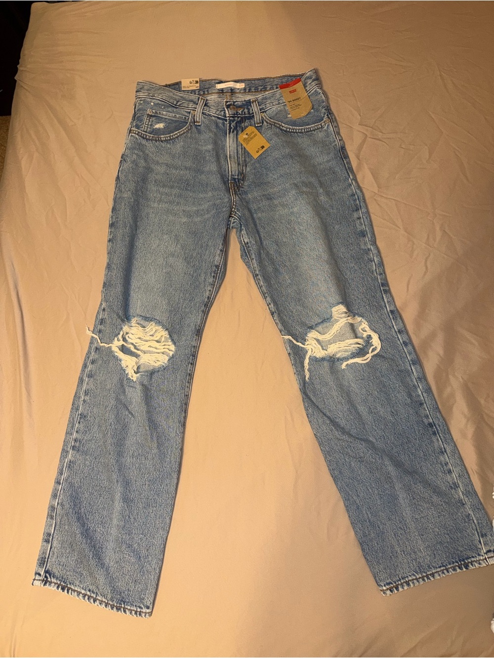 Woman’s Levi’s 94’ baggy jeans